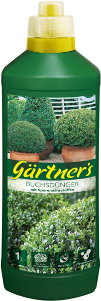 Produktbild von Gärtners Buchsdünger mit Spurenelementen in einer 1l Flasche mit Dosierer, abgebildet sind beschnittene Buchsbäume und dichtes Buchsbaumgrün.